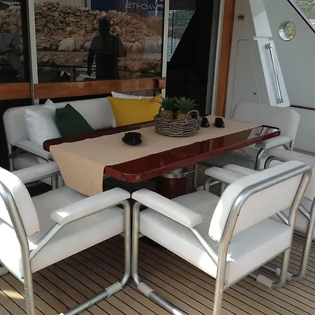 Botel Lord Byron *